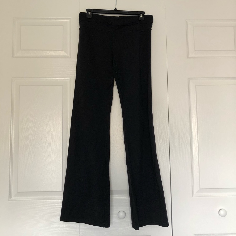 Black lululemon yoga pants size 8